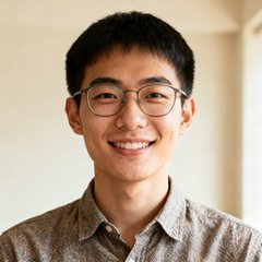 一位戴眼镜的年轻男性用户头像，穿着休闲衬衫，背景为浅色室内环境，表情自然微笑